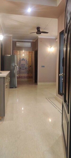 Room in 3 BHK Builder Floor at Defence Colony – for Rent
