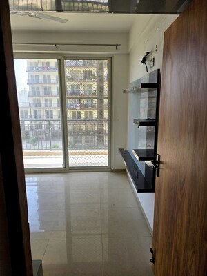 Room in 3 BHK Apartment at ROF Aalayas, Sector 102 – for Rent