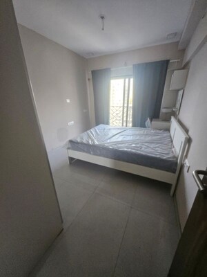 Room in 2 BHK Apartment at Khar West – for Sale