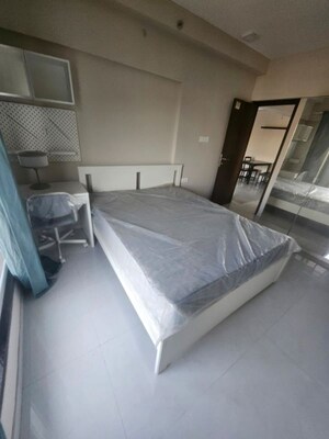 Room in 2 BHK Apartment at Khar West – for Sale