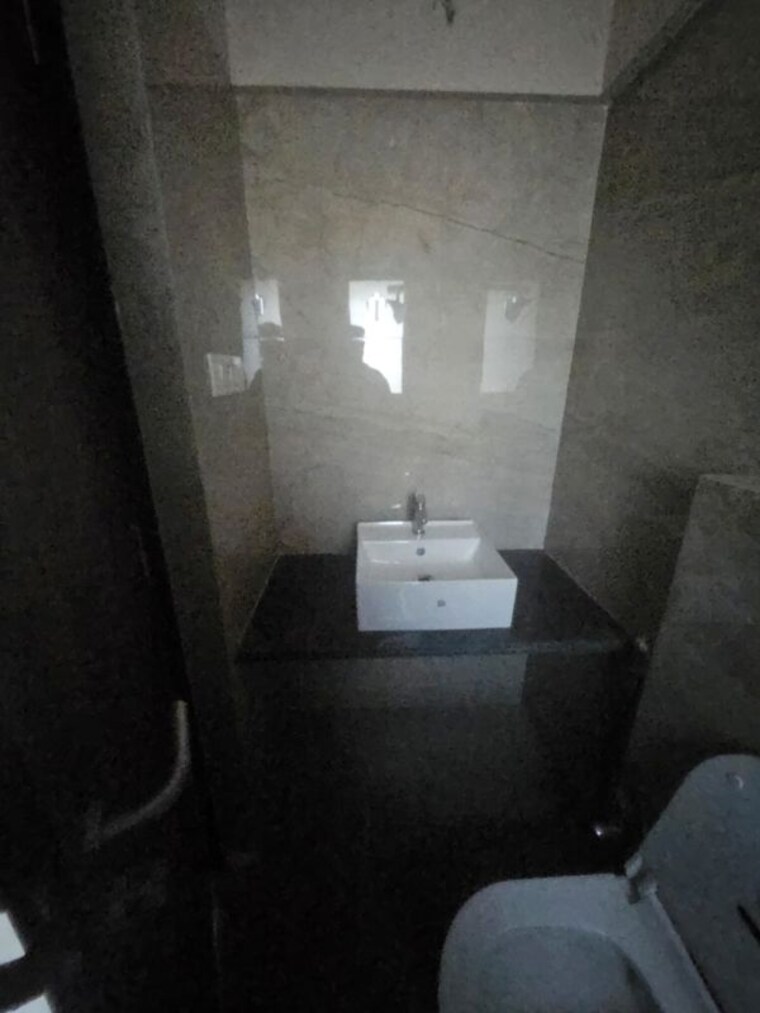 Bathroom, khar west 2 Bedroom 687 Sq.Ft. Apartment In Khar West Mumbai 10633744