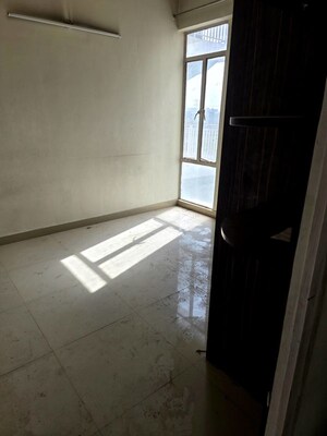Room in 2 BHK Apartment at Suncity Avenue 102, Sector 102 – for Rent