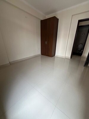 Room in 3 BHK Apartment at Conscient Habitat 102, Sector 102 – for Rent