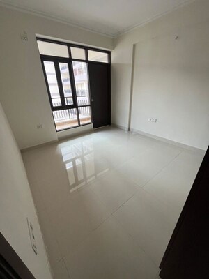 Room in 3 BHK Apartment at Conscient Habitat 102, Sector 102 – for Rent