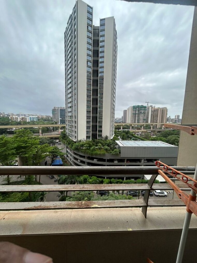 Exterior View, oberoi-realty-splendor 2.5 Bedroom 900 Sq.Ft. Apartment In Andheri East Mumbai 10633798
