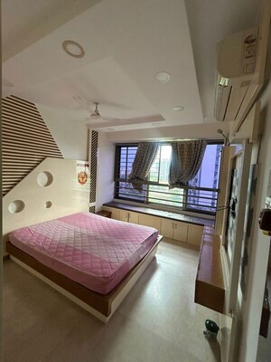 Bedroom in 2.5 BHK Apartment at Oberoi Realty Splendor, Andheri East – for Rent