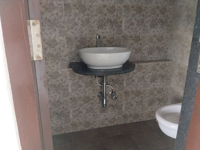 Bathroom, neumec-shreeji-towers 1 Bedroom 580 Sq.Ft. Apartment In Wadala East Mumbai 10633870