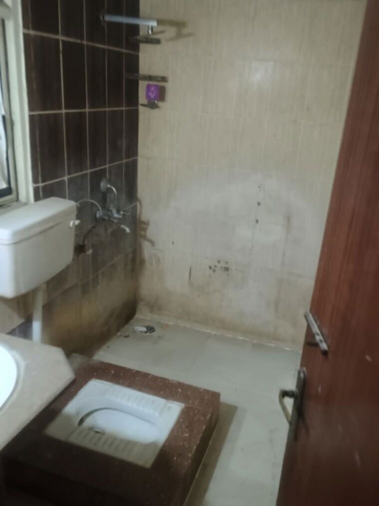 Bathroom, kdp-grand-savanna 3 Bedroom 1550 Sq.Ft. Apartment In Raj Nagar Extension Ghaziabad 10633926