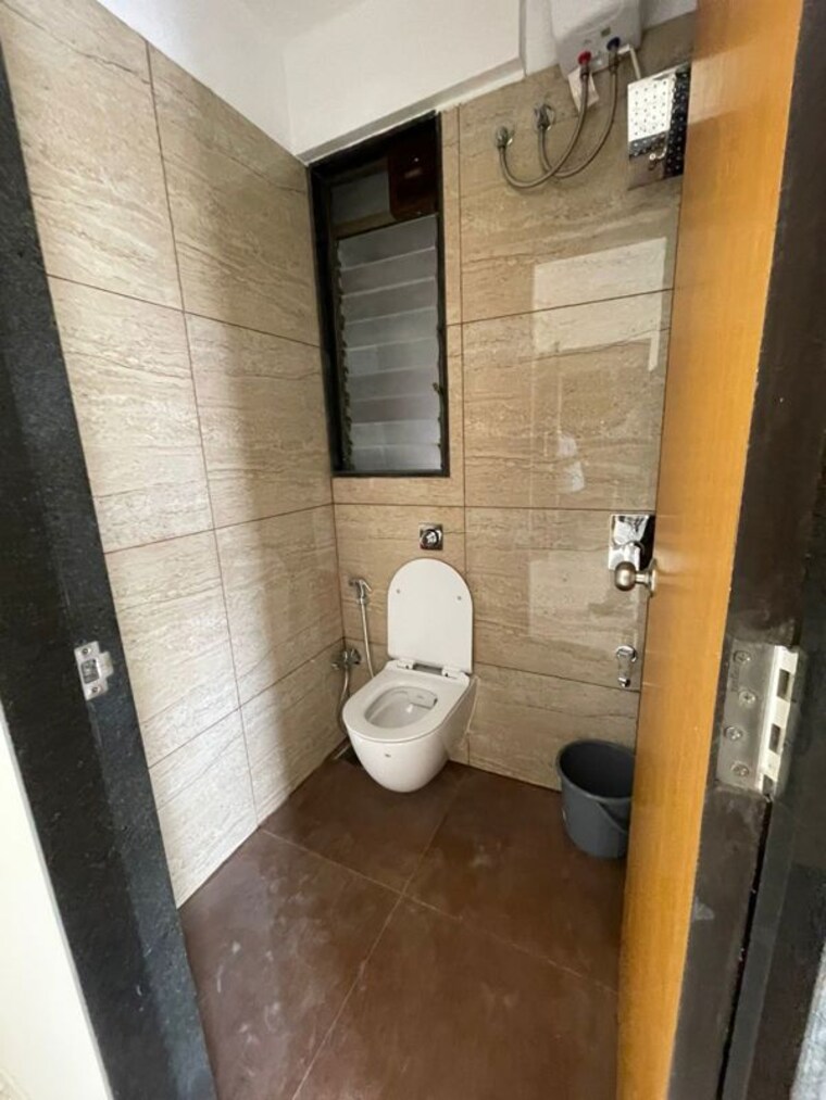 Bathroom, chandak-34-park-estate 2 Bedroom 550 Sq.Ft. Apartment In Goregaon West Mumbai 10633951