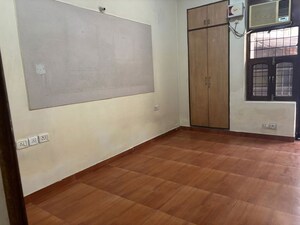 Room in 3 BHK Builder Floor at Sector 22 – for Rent