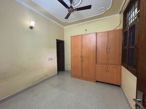 Room in 3 BHK Builder Floor at Sector 22 – for Rent