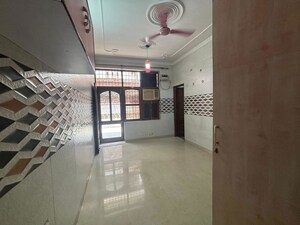 Room in 3 BHK Builder Floor at Sector 22 – for Rent