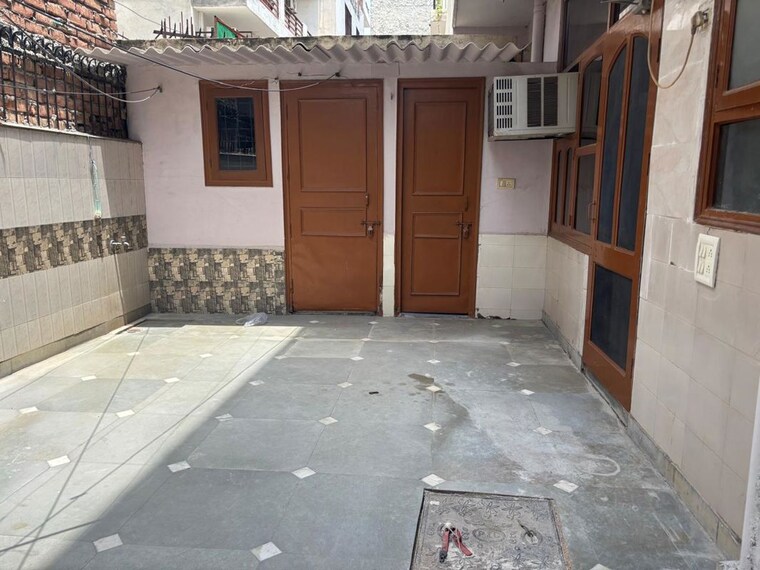 Bedroom, sector 22 3 Bedroom 3150 Sq.Ft. Builder Floor In Sector 22 Gurgaon 10633955