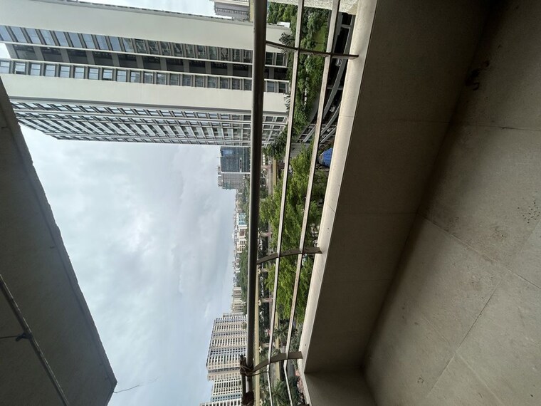 Balcony, oberoi-realty-splendor 2.5 Bedroom 900 Sq.Ft. Apartment In Andheri East Mumbai 10633921