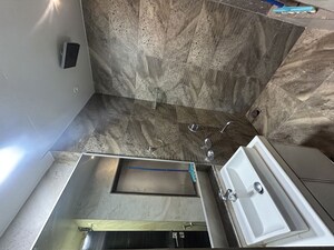 Furnished Amenities in 2.5 BHK Apartment at Oberoi Realty Splendor, Andheri East – for Rent