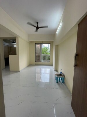 Room in 1.5 BHK Apartment at Sky Crest, Malad West – for Rent