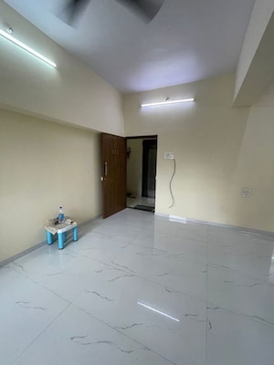 Room in 1.5 BHK Apartment at Sky Crest, Malad West – for Rent