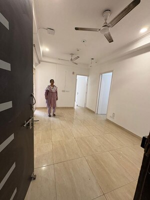 Team Area in 2 BHK Apartment at Gaur City 7th Avenue, Sector 4 Greater Noida – for Rent