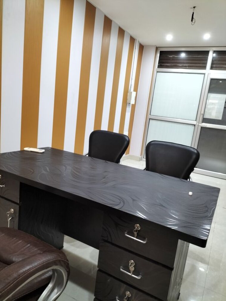 Room, sushant golf city Commercial Office Space 160 Sq.Ft. In Sushant Golf City Lucknow 10458056