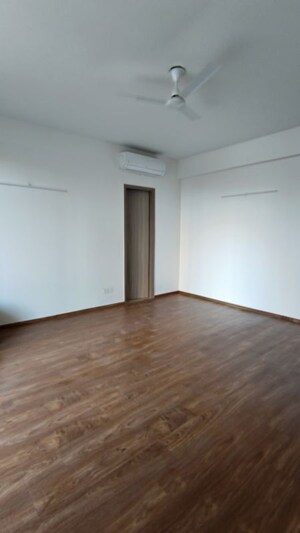 Room in 4 BHK Apartment at Vatika Sovereign Park, Sector 99 – for Rent
