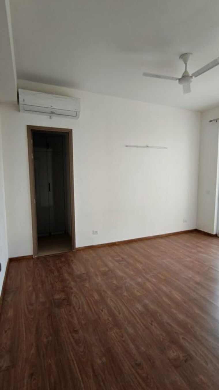 Room, vatika-sovereign-park 4 Bedroom 3360 Sq.Ft. Apartment In Sector 99 Gurgaon 10633997