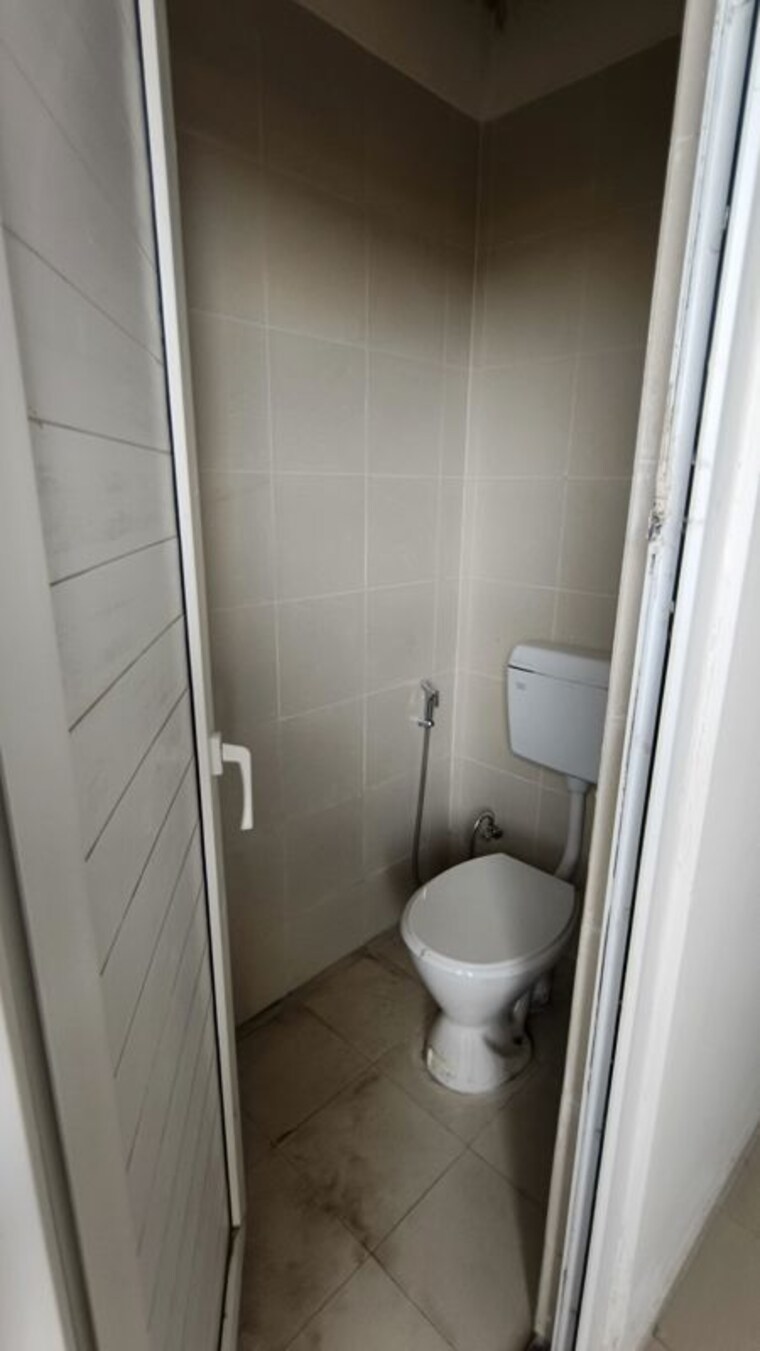 Bathroom, vatika-sovereign-park 4 Bedroom 3360 Sq.Ft. Apartment In Sector 99 Gurgaon 10633997