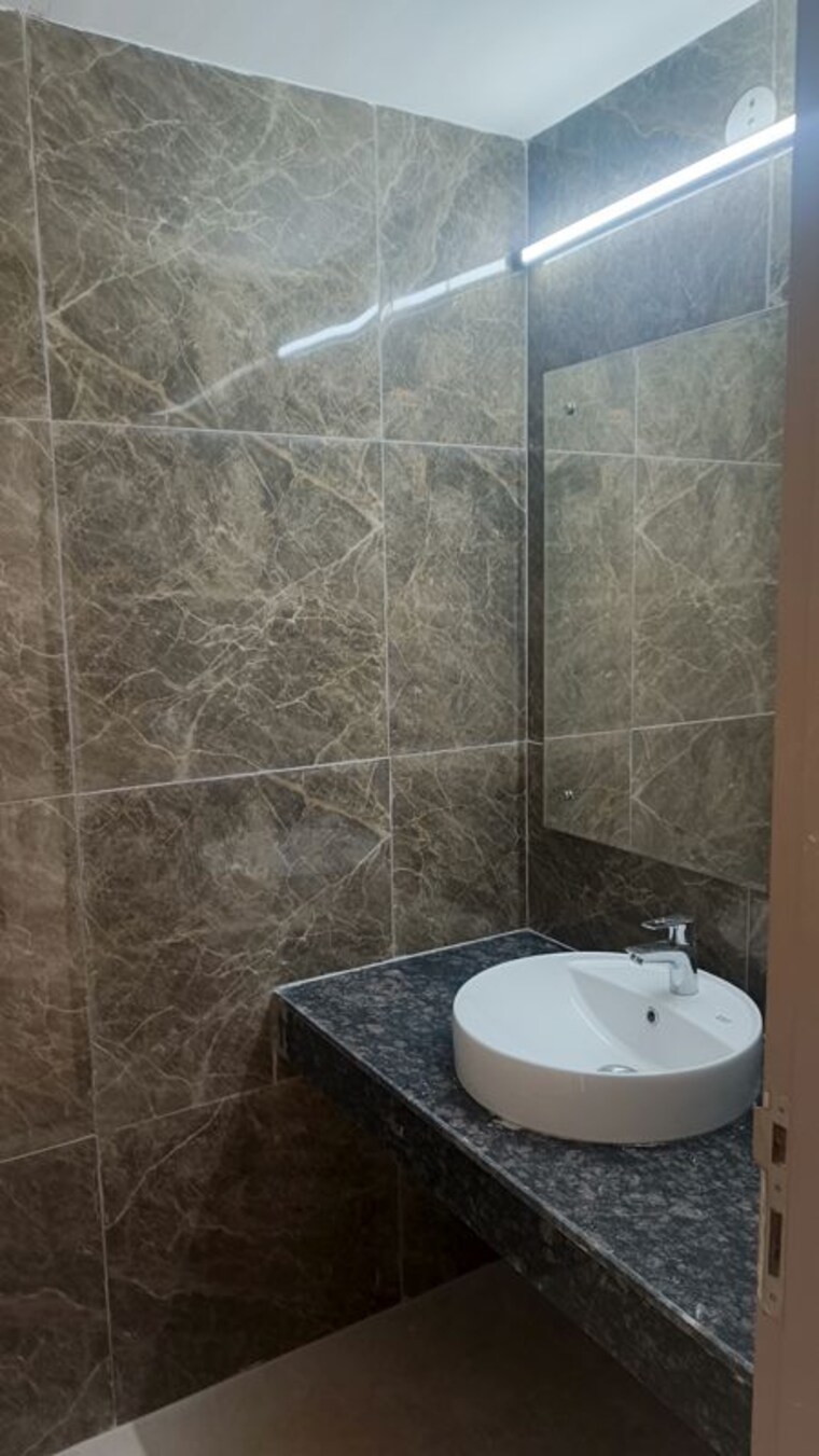 Bathroom, vatika-sovereign-park 4 Bedroom 3360 Sq.Ft. Apartment In Sector 99 Gurgaon 10633997