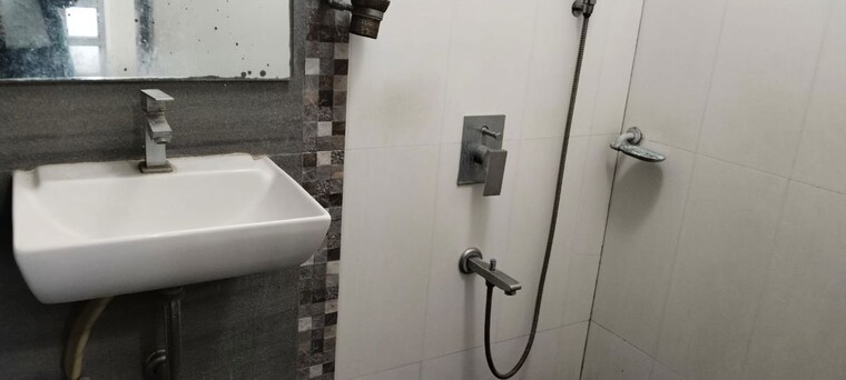 Bathroom, sterling-seaface 3 Bedroom 1450 Sq.Ft. Apartment In Worli Mumbai 10634008