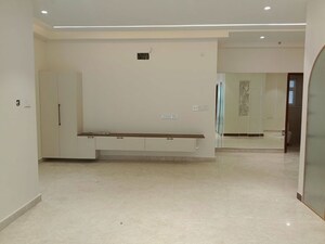 Room in 4 BHK Apartment at Aurobindo Kohinoor, Serilingampally – for Rent
