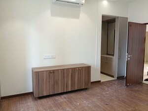 Room in 4 BHK Apartment at Aurobindo Kohinoor, Serilingampally – for Rent