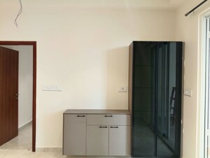 Room in 4 BHK Apartment at Aurobindo Kohinoor, Serilingampally – for Rent