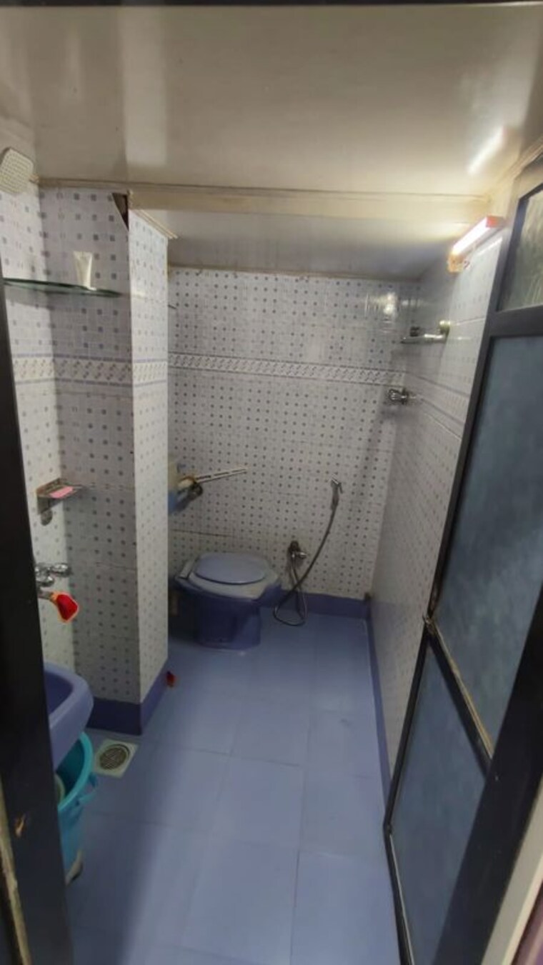 Bathroom, bhagya-apartments 2 Bedroom 700 Sq.Ft. Apartment In Andheri West Mumbai 10634074