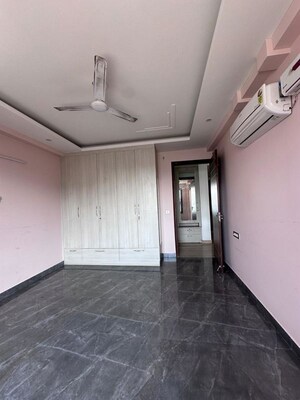 Room in 3 BHK Builder Floor at Ansal Sushant Apartments, Sushant Lok I – for Rent