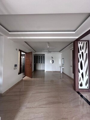 Room in 3 BHK Builder Floor at Ansal Sushant Apartments, Sushant Lok I – for Rent