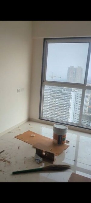 Room in 3 BHK Apartment at Runwal Nirvana, Parel – for Rent