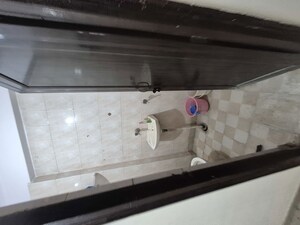 Bathroom in 2.5 BHK Builder Floor at Mayur Vihar – for Sale