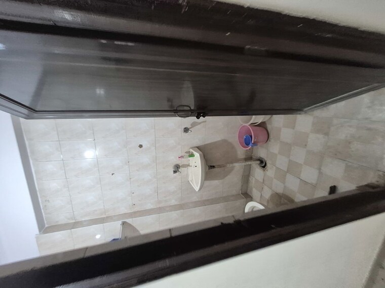 Bathroom, mayur vihar 2.5 Bedroom 450 Sq.Ft. Builder Floor In Mayur Vihar Delhi 10634094