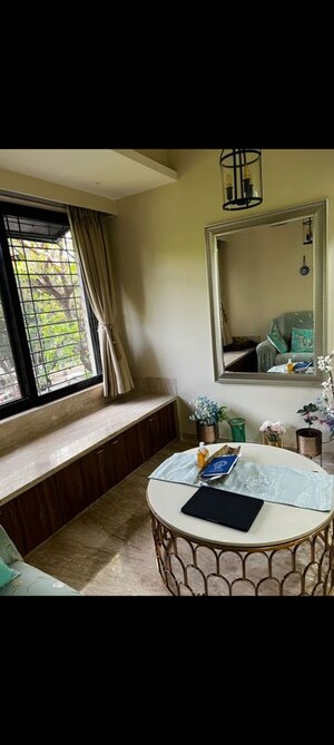 Team Area in 2 BHK Apartment at Shams Palace, Bandra West – for Rent