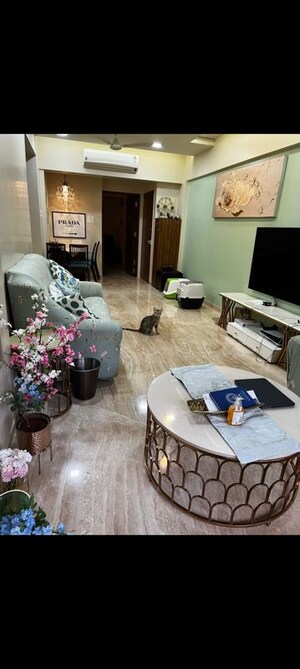 Team Area in 2 BHK Apartment at Shams Palace, Bandra West – for Rent