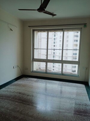 Room in 1 BHK Apartment at Hiranandani Estate, Ghodbunder Road – for Rent