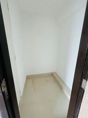 Room in 2 BHK Apartment at DB Woods, Goregaon East – for Rent
