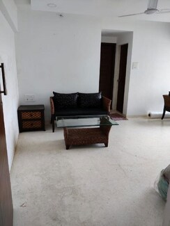 1 BHK + Prayer Room Apartment For Rent in Bandra West