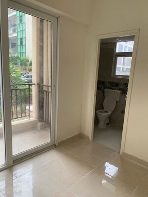 Room in 2 BHK Apartment at Signature Global Prime, Sector 63a – for Rent