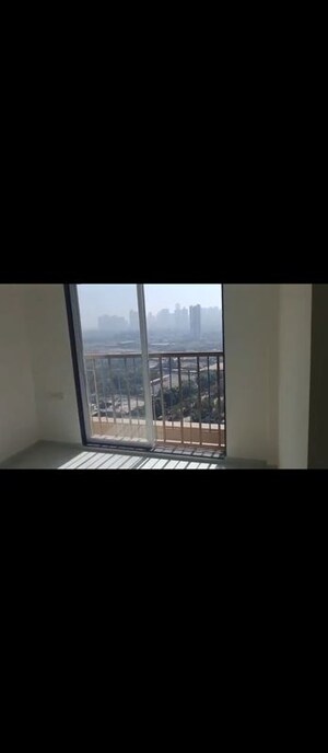 Room in 1 BHK Apartment at Metropolis Bayside, Kasarvadavali – for Rent