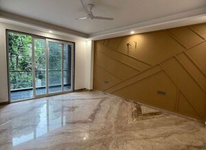 Room in 3.5 BHK Apartment at Ambience Creacions, Sector 22 – for Sale