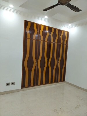 Room in 2 BHK Apartment at Park View Apartments Noida, Sector 29 – for Rent