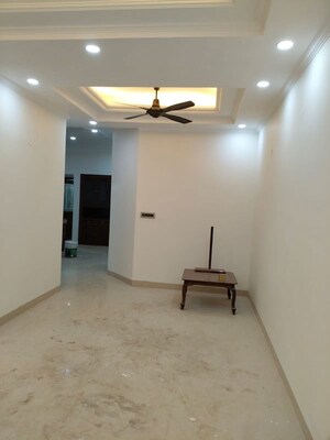 Room in 2 BHK Apartment at Park View Apartments Noida, Sector 29 – for Rent