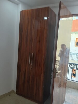 Furnished Amenities in 1 BHK Builder Floor at Freedom Fighters Enclave – for Sale