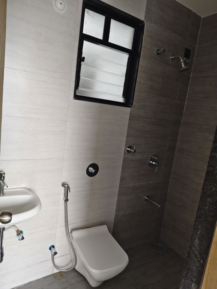 Bathroom, unique-youtopia 2 Bedroom 700 Sq.Ft. Apartment In Kharadi Pune 10634212