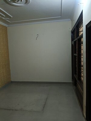 Room in 3 BHK Independent House at Vip Road – for Rent